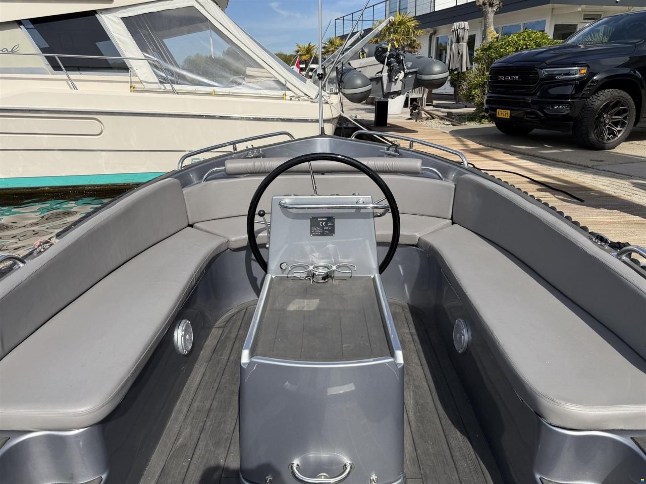 Seafury 800