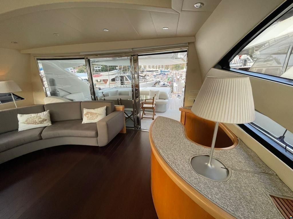 Pershing 76