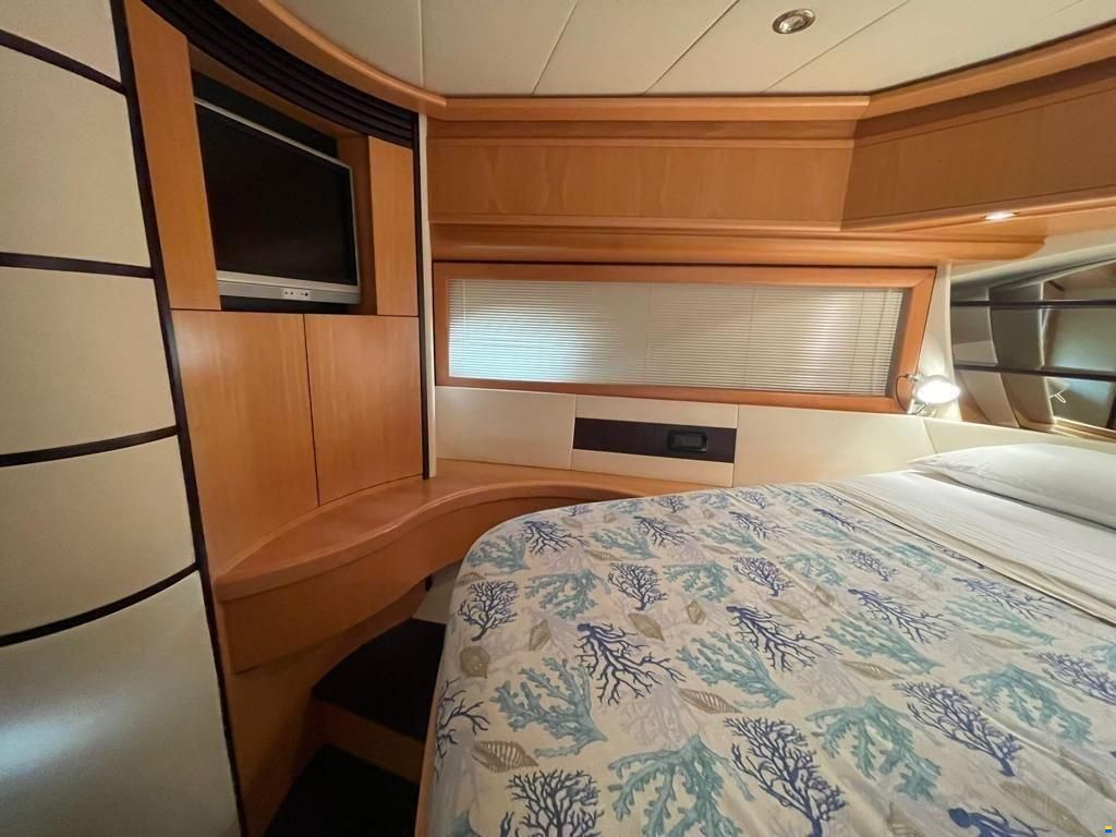 Pershing 76
