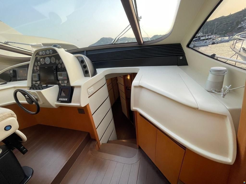 Pershing 76