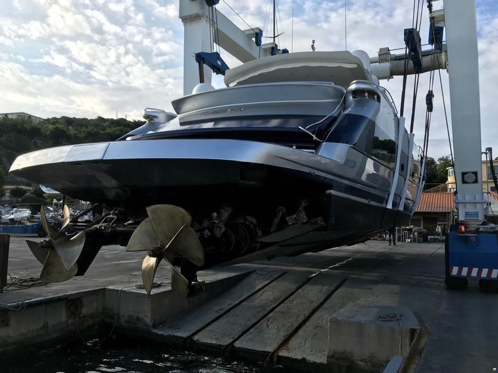 Pershing 76