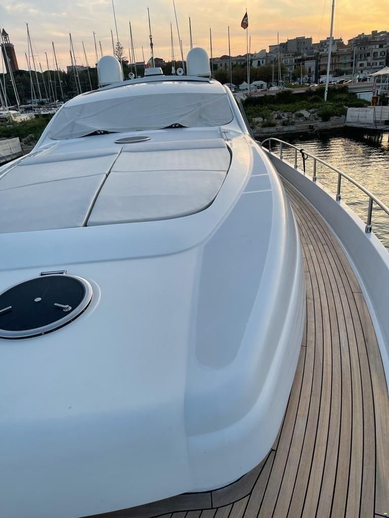 Pershing 76