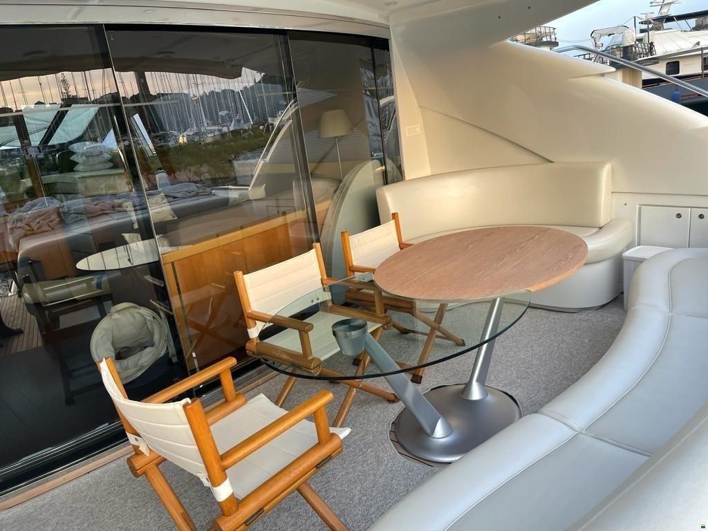 Pershing 76