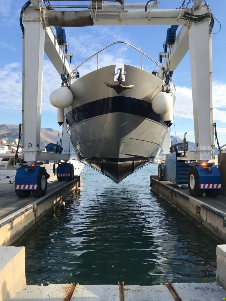 Pershing 76
