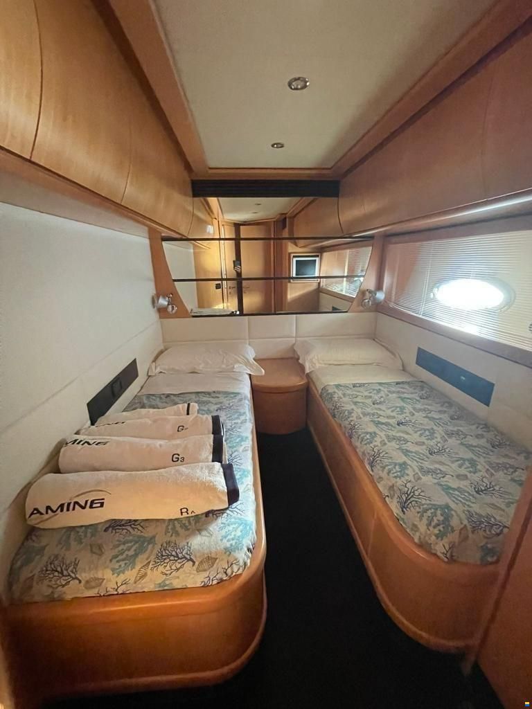 Pershing 76