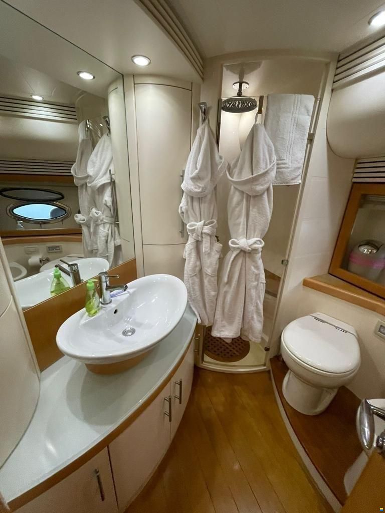 Pershing 76