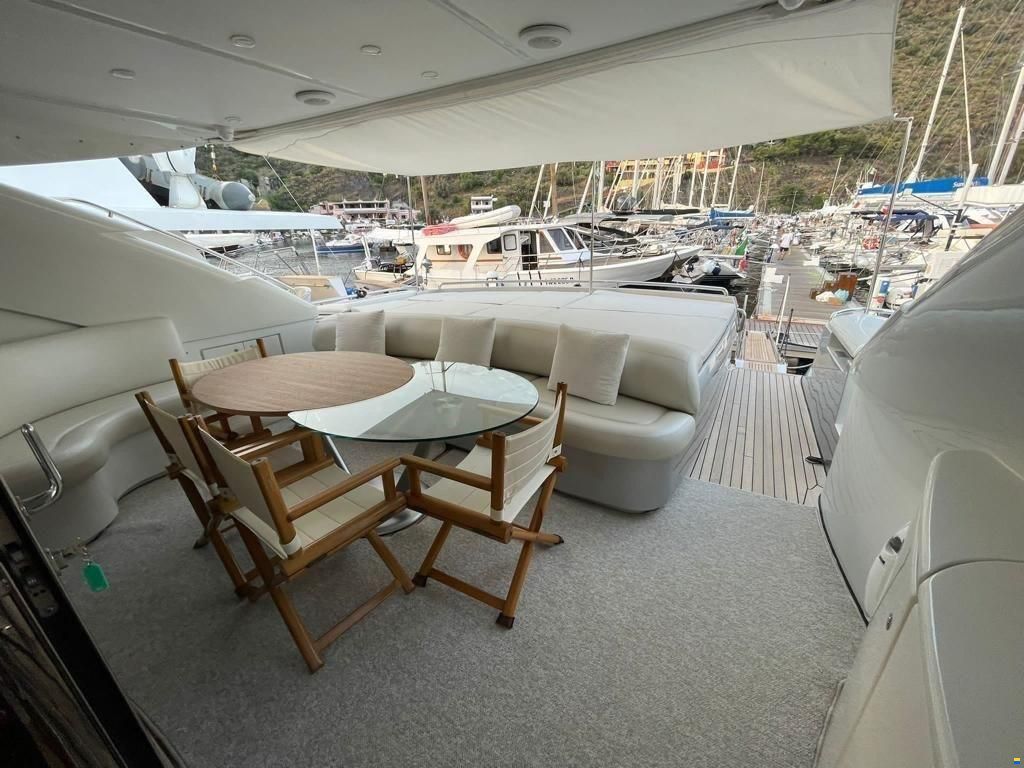 Pershing 76
