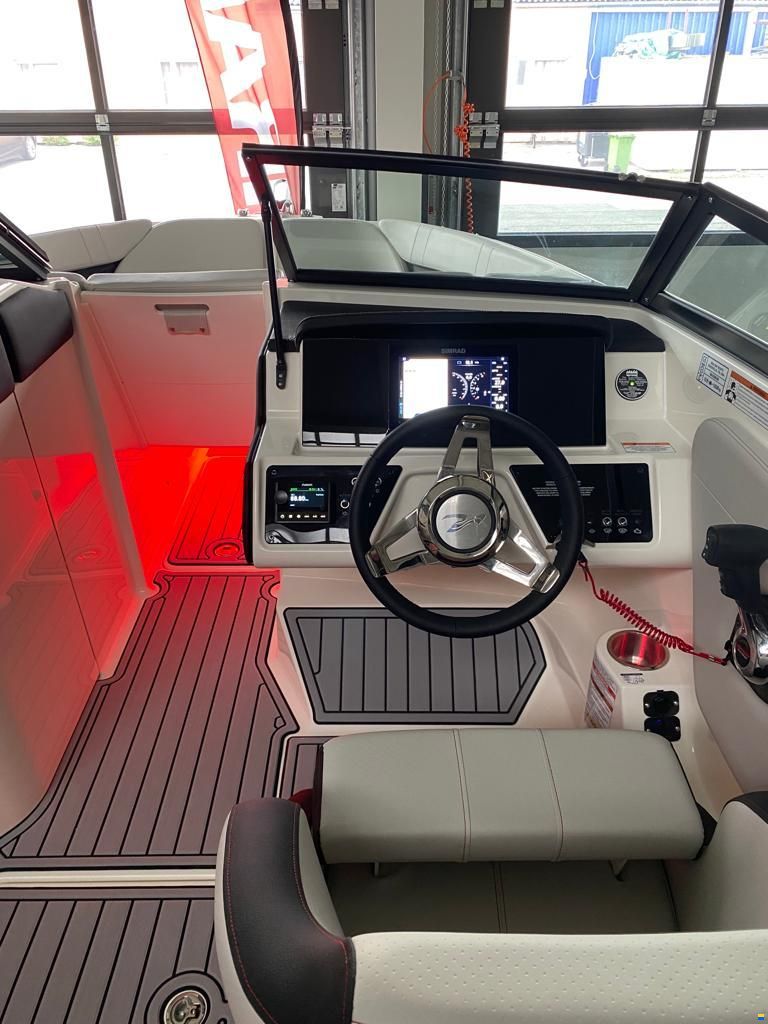 Sea Ray SPX 230 Ltd. Edition