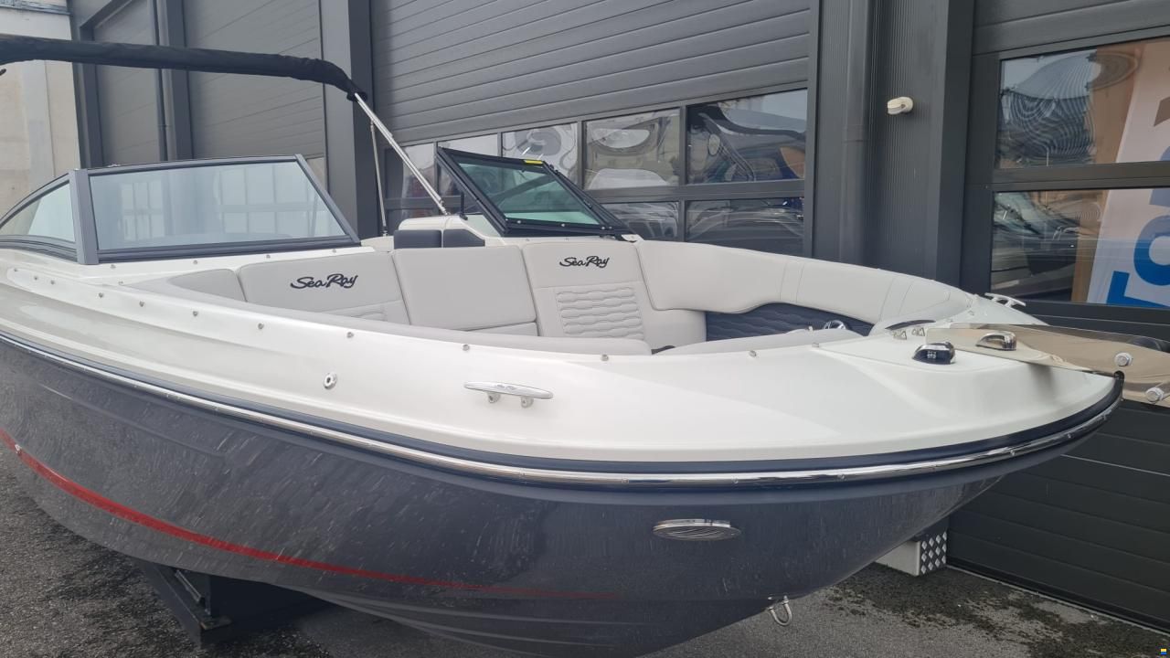 Sea Ray SPX 230 Ltd. Edition