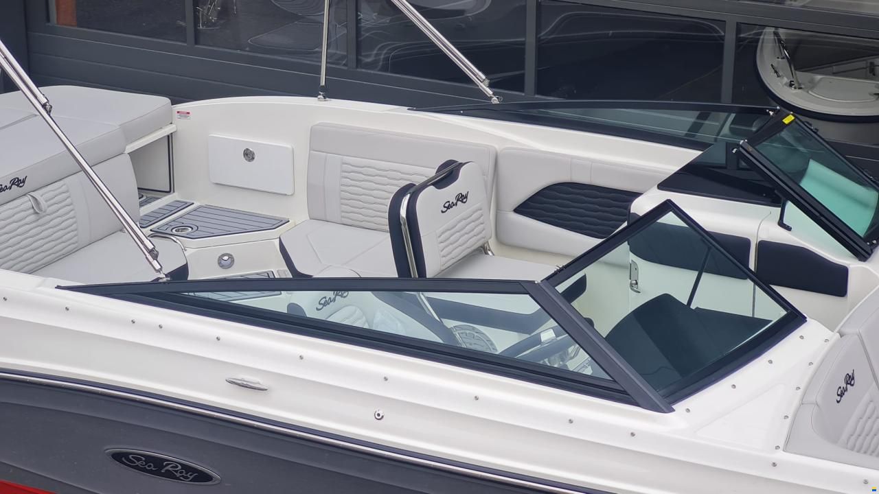 Sea Ray SPX 230 Ltd. Edition