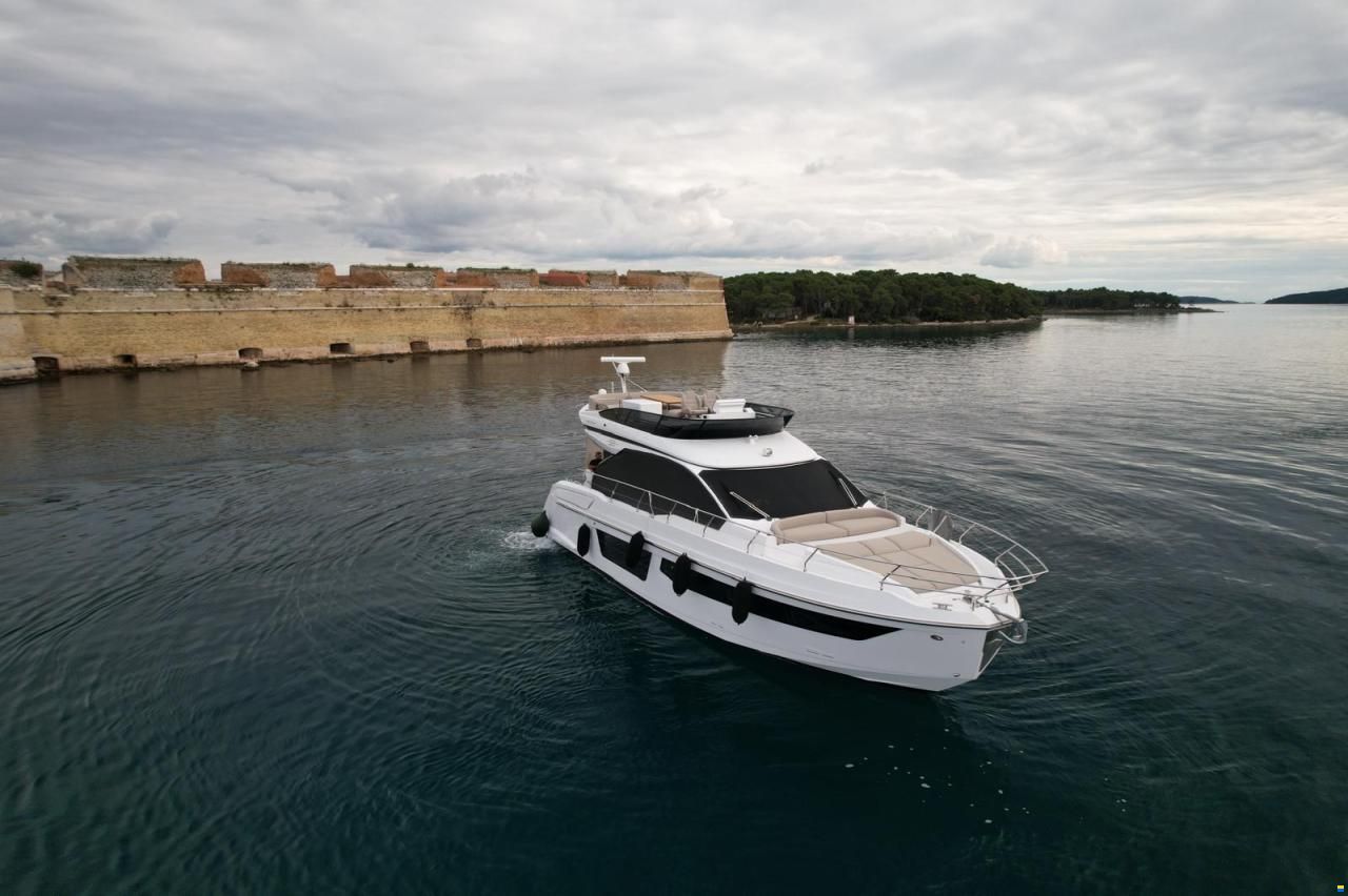 Azimut Fly 53