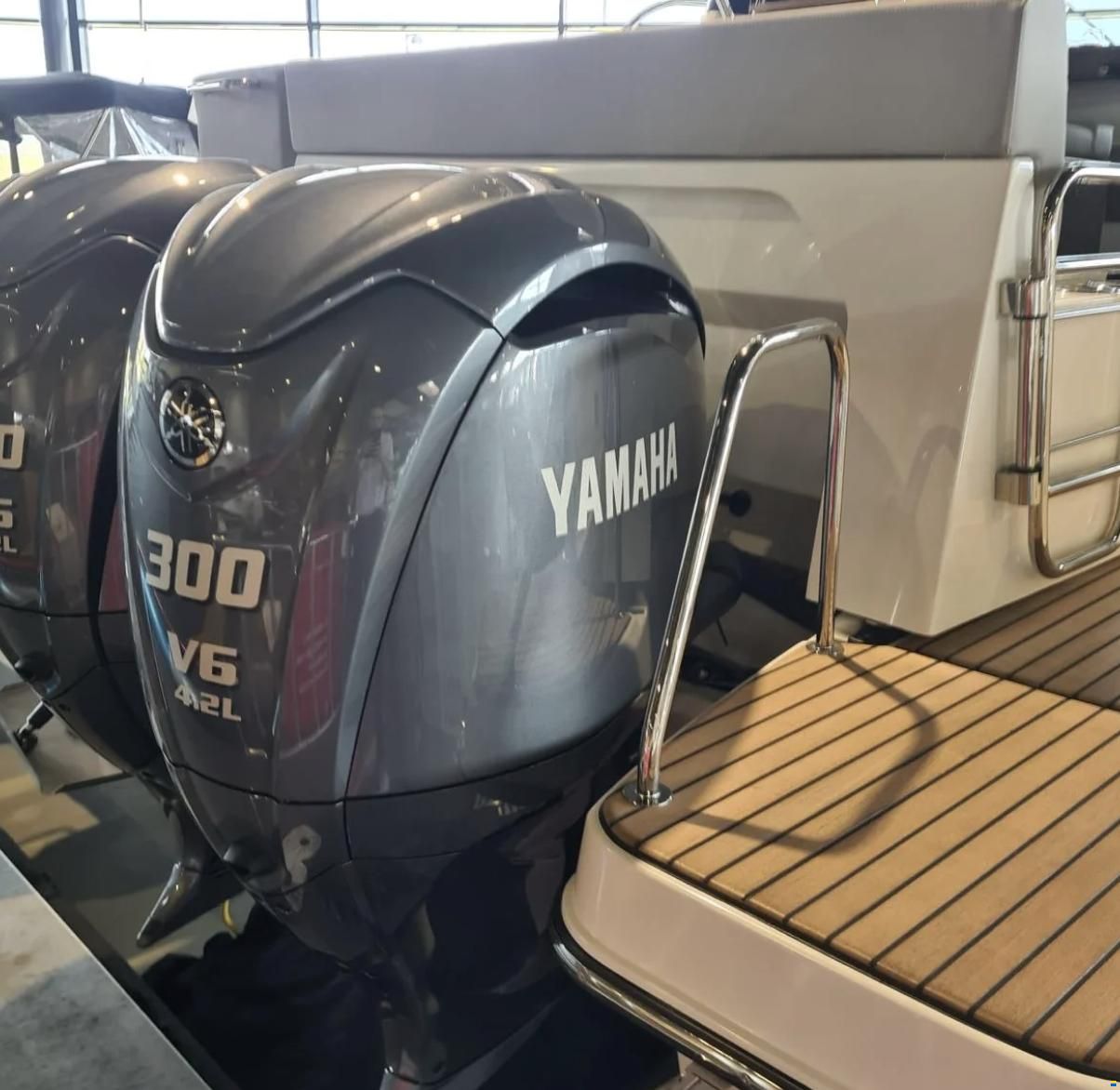 Yamaha F300NCB