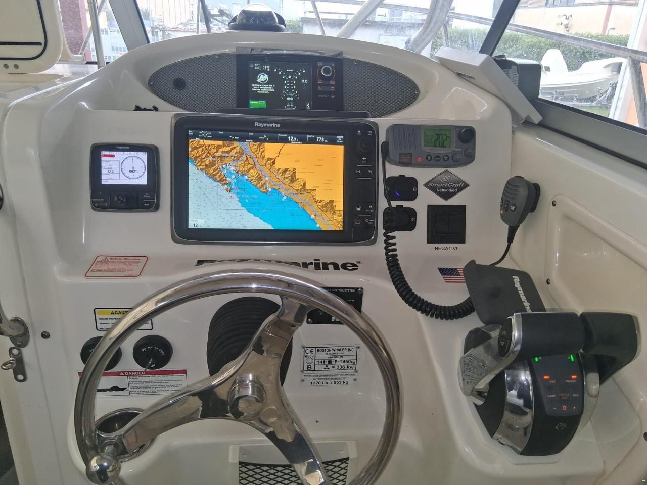 Boston Whaler 255 Conquest