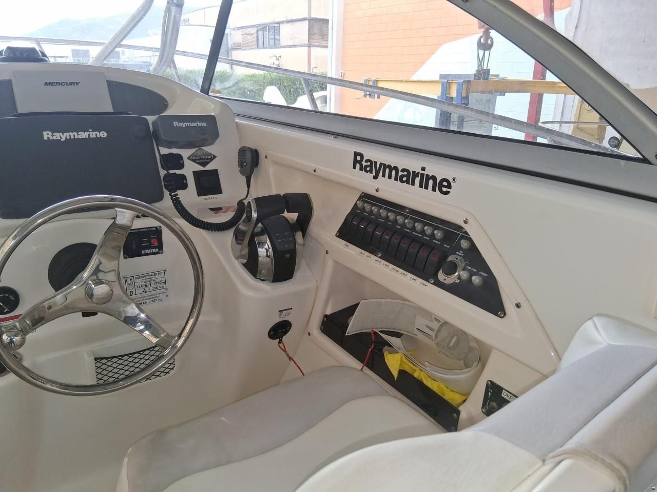 Boston Whaler 255 Conquest