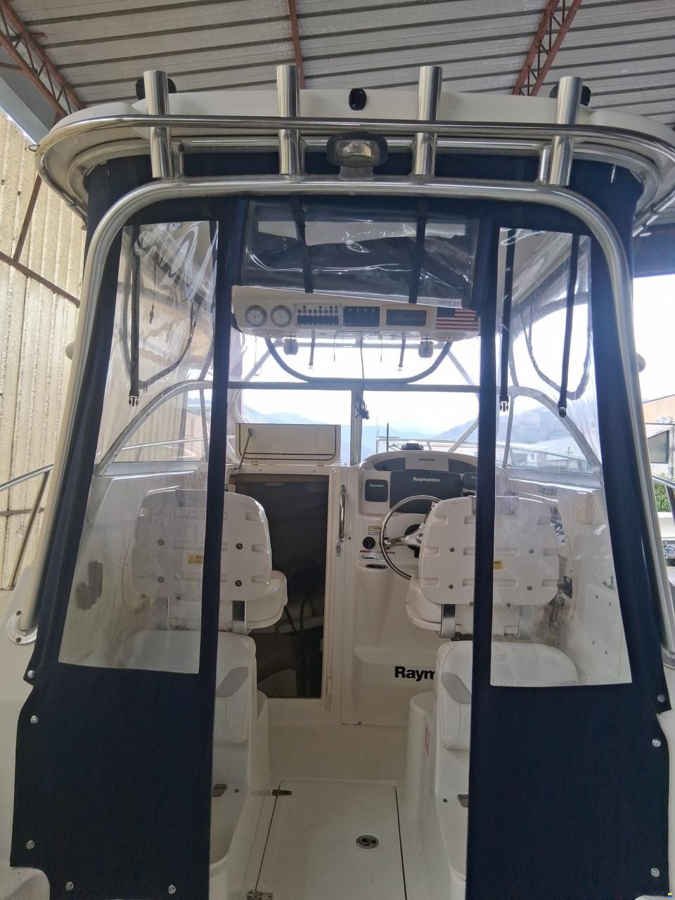 Boston Whaler 255 Conquest
