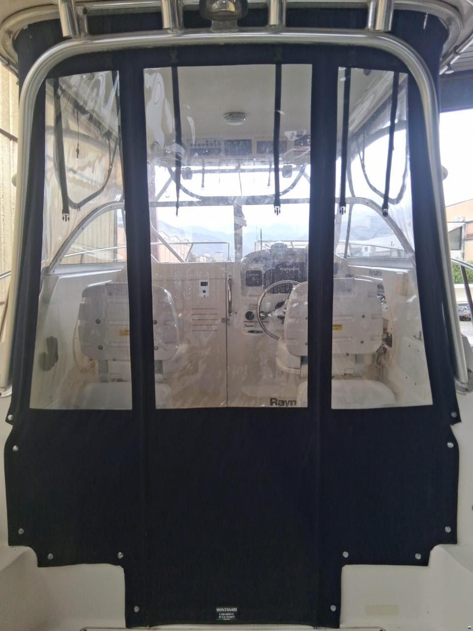 Boston Whaler 255 Conquest