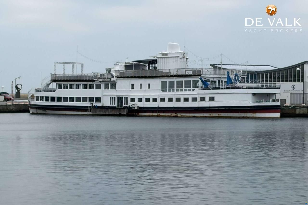 Floating restaurant