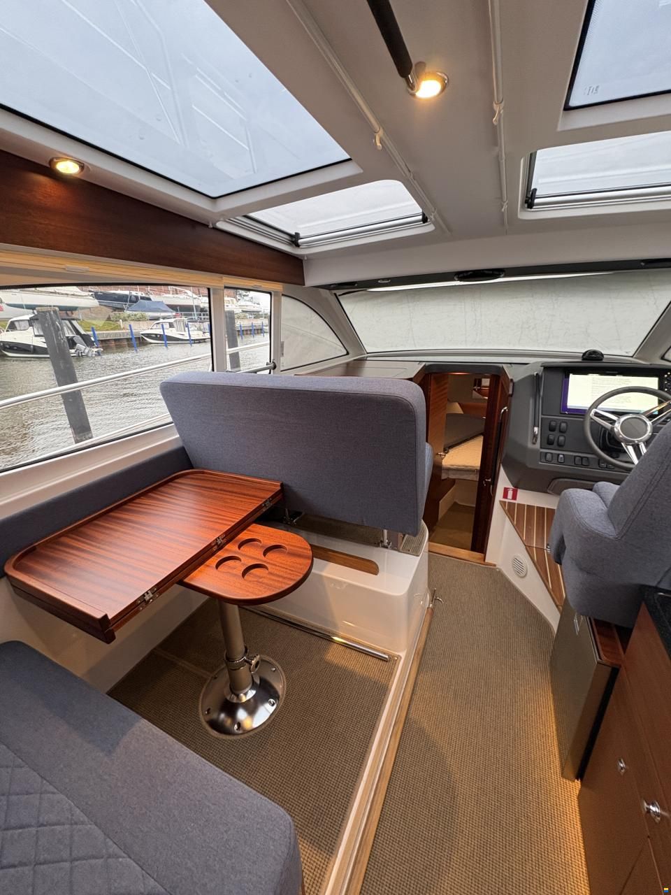 Nimbus 305 Coupe