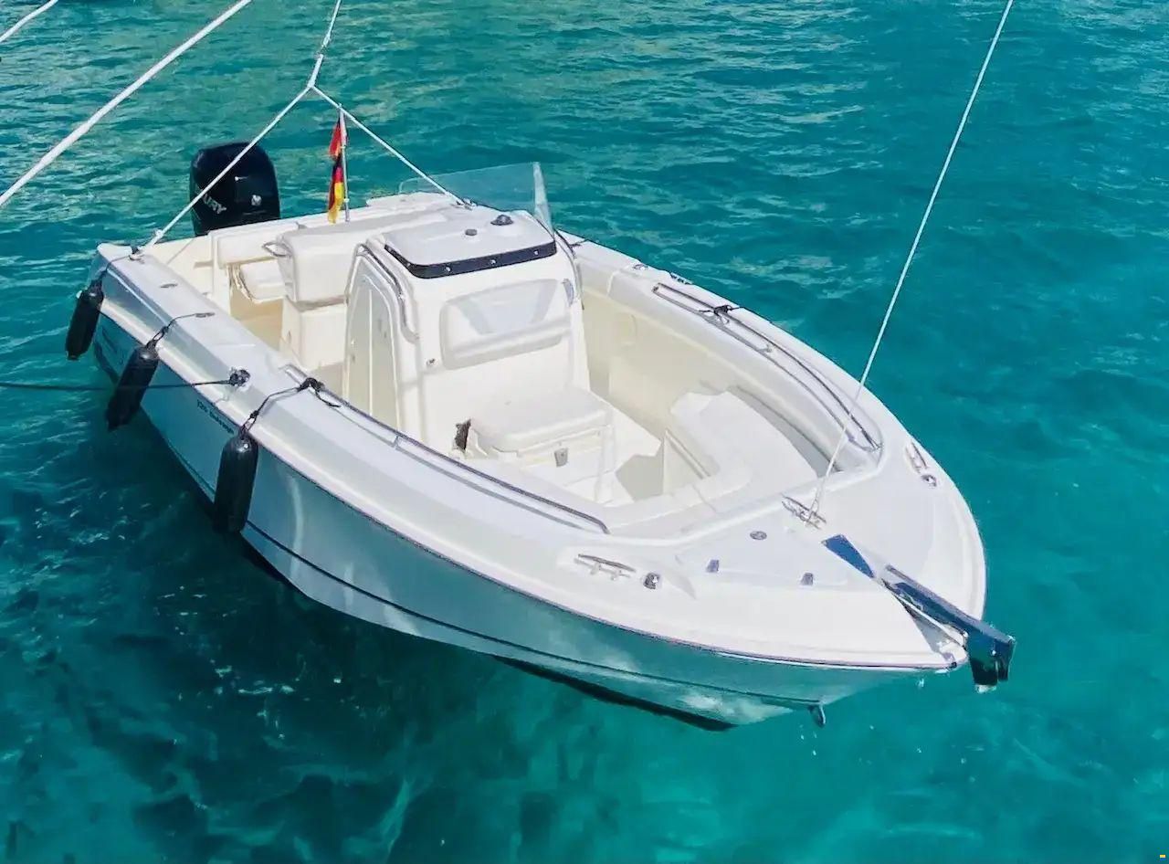 Boston Whaler 220 Outrage