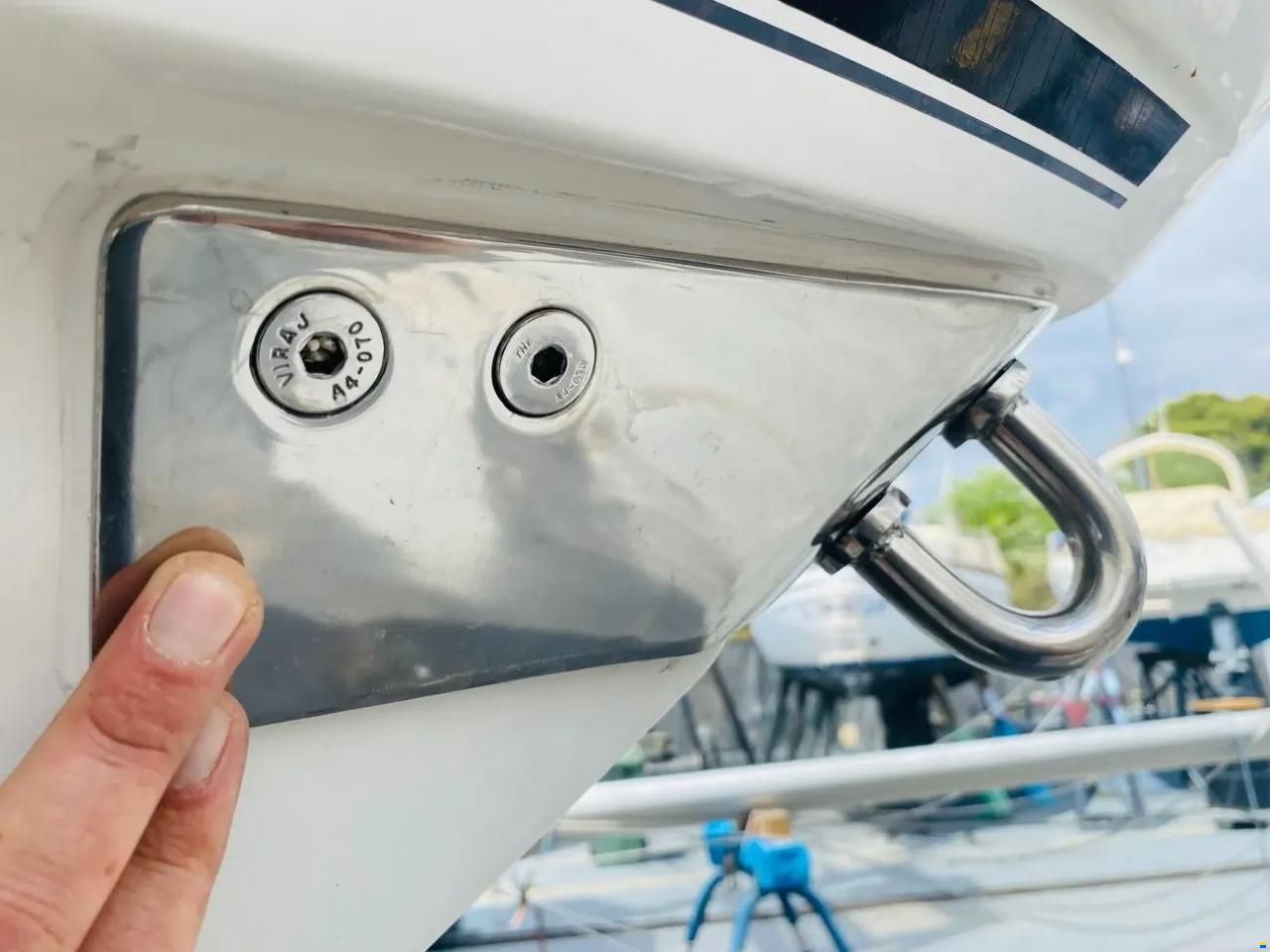 Boston Whaler 220 Outrage