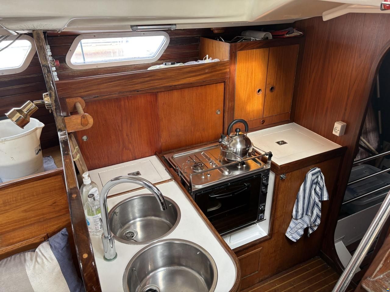 Amphora 38