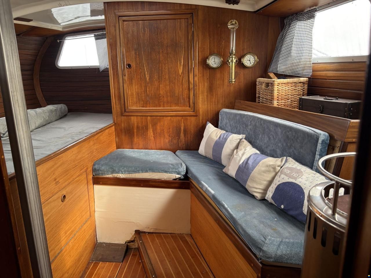Amphora 38