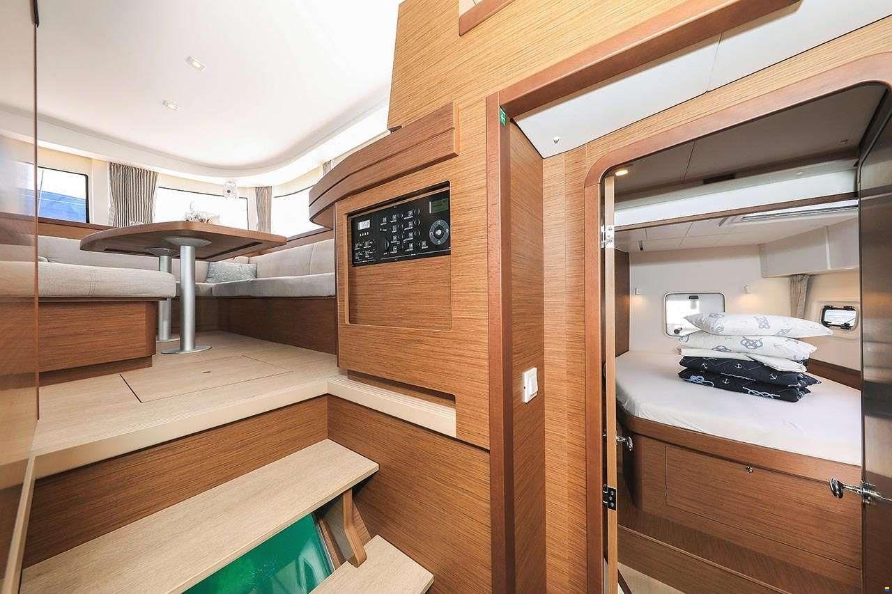 Lagoon 42