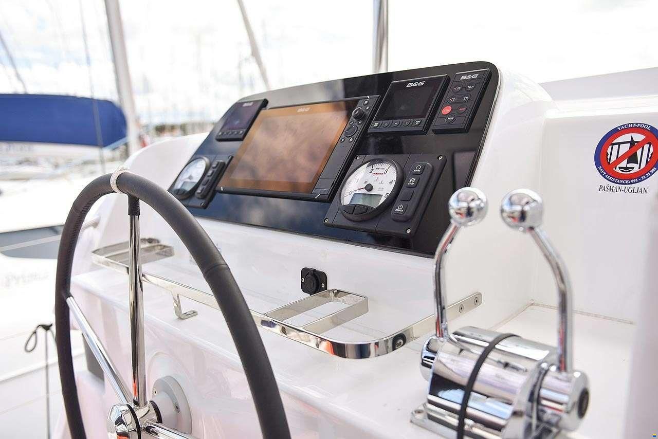 Lagoon 42