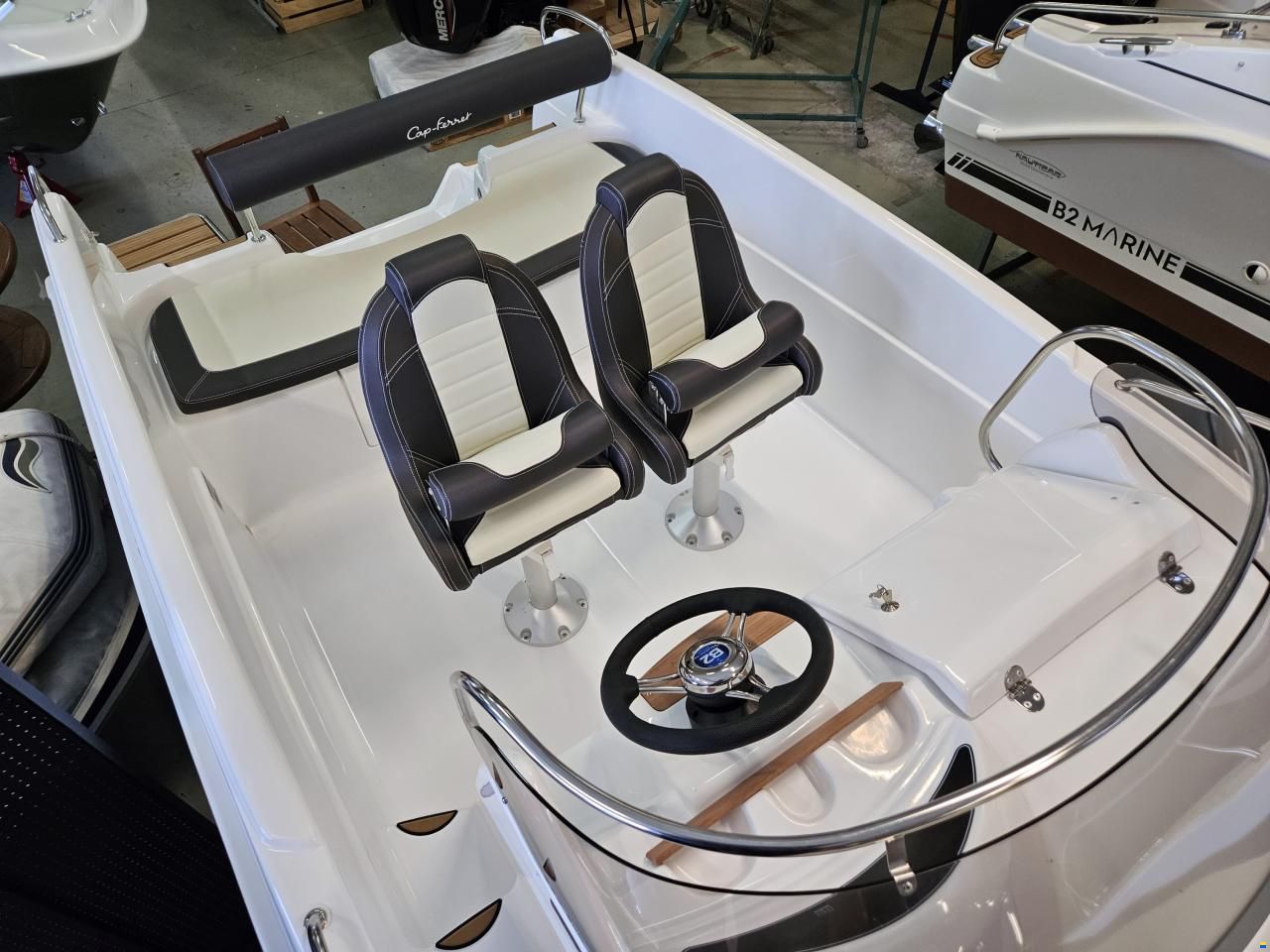 B2 Marine Cap Ferret 552 Sun Deck + Mercury 60 EFI