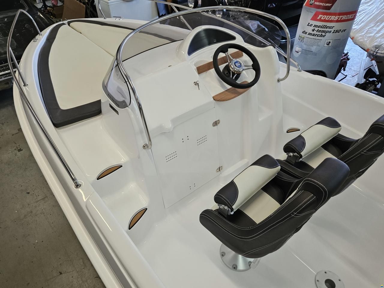 B2 Marine Cap Ferret 552 Sun Deck + Mercury 60 EFI