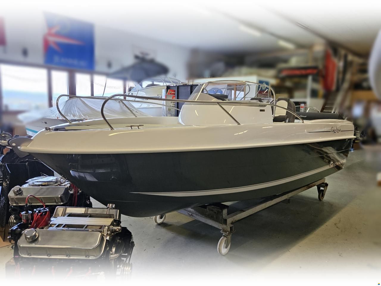 B2 Marine Cap Ferret 552 Sun Deck + Mercury 60 EFI