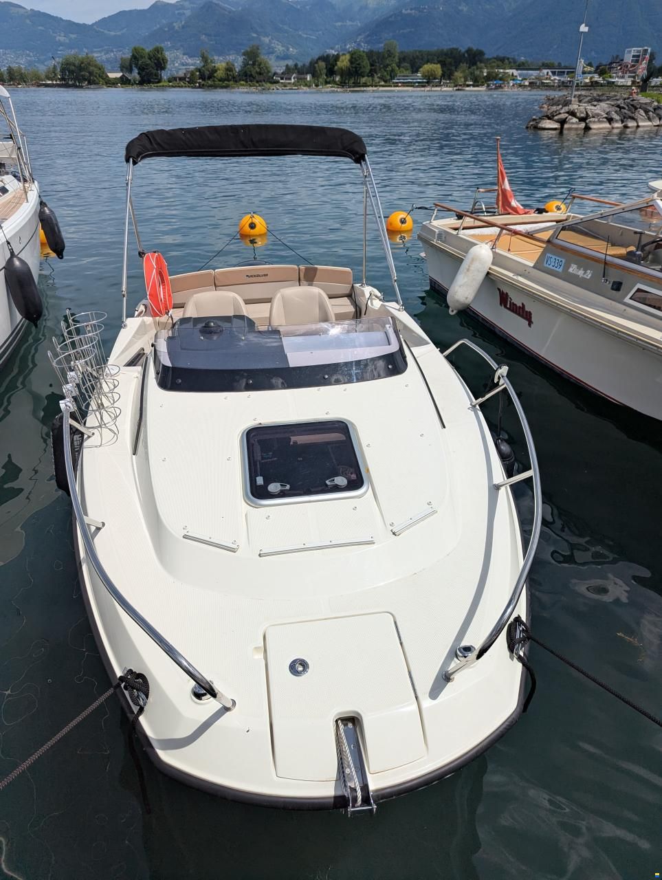 Quicksilver Activ 555 Cabin