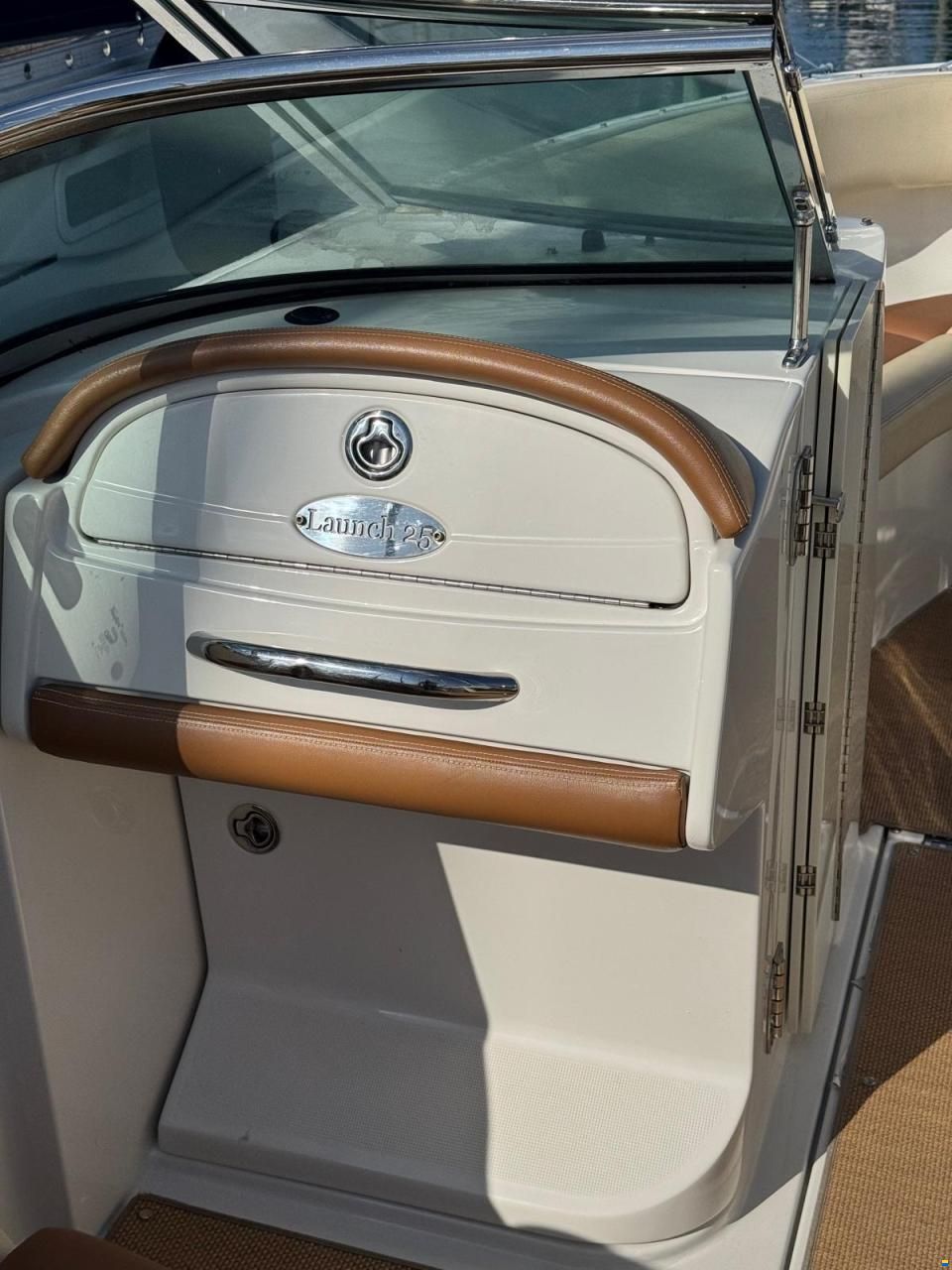 Chris Craft Launch 25 Day Cruiser