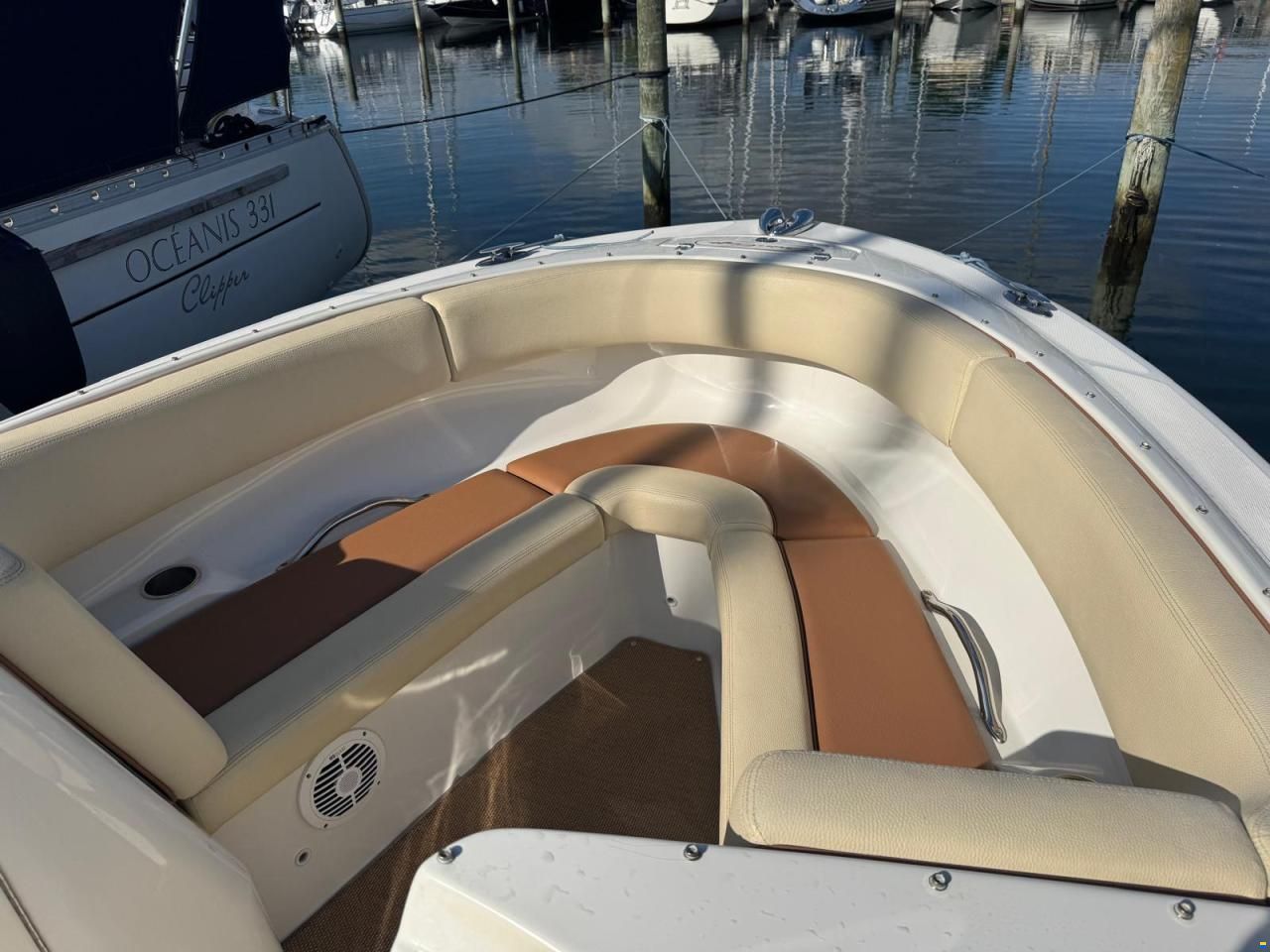 Chris Craft Launch 25 Day Cruiser