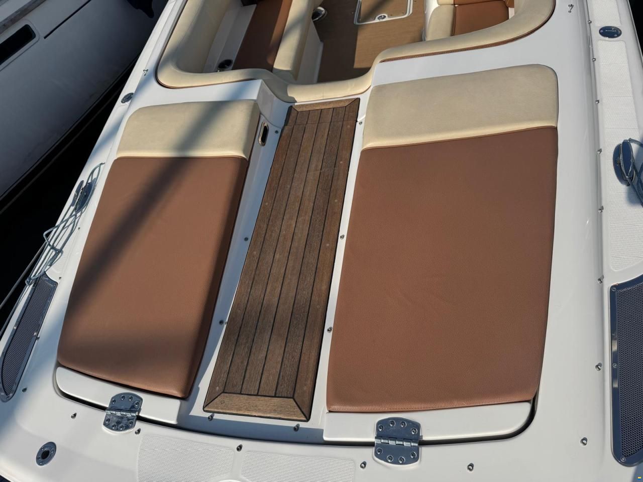 Chris Craft Launch 25 Day Cruiser