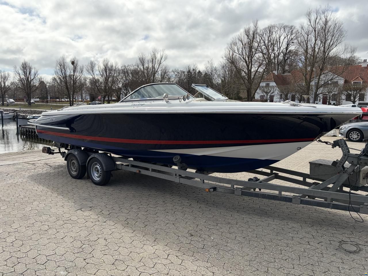 Chris Craft Launch 25 Day Cruiser