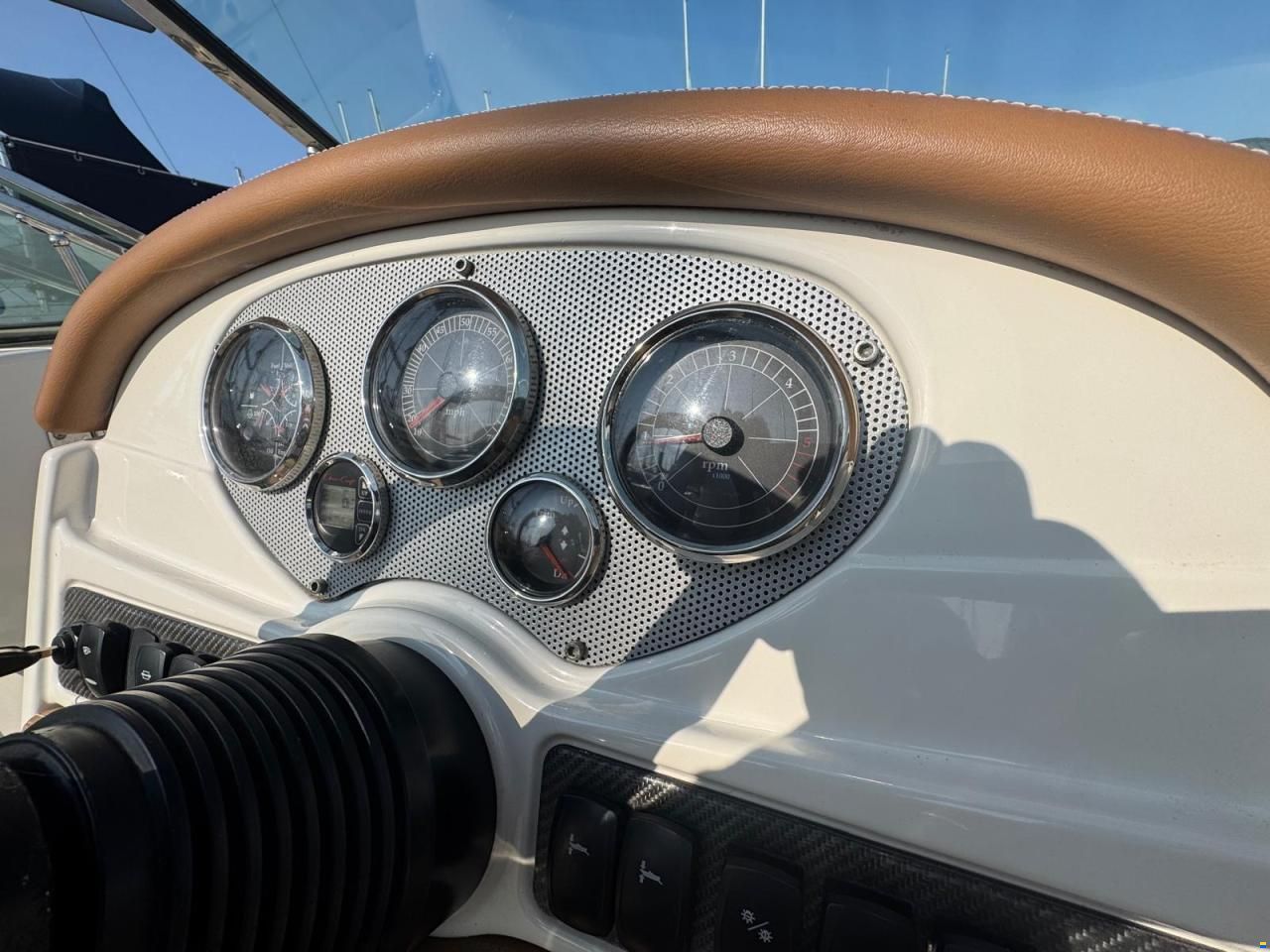 Chris Craft Launch 25 Day Cruiser