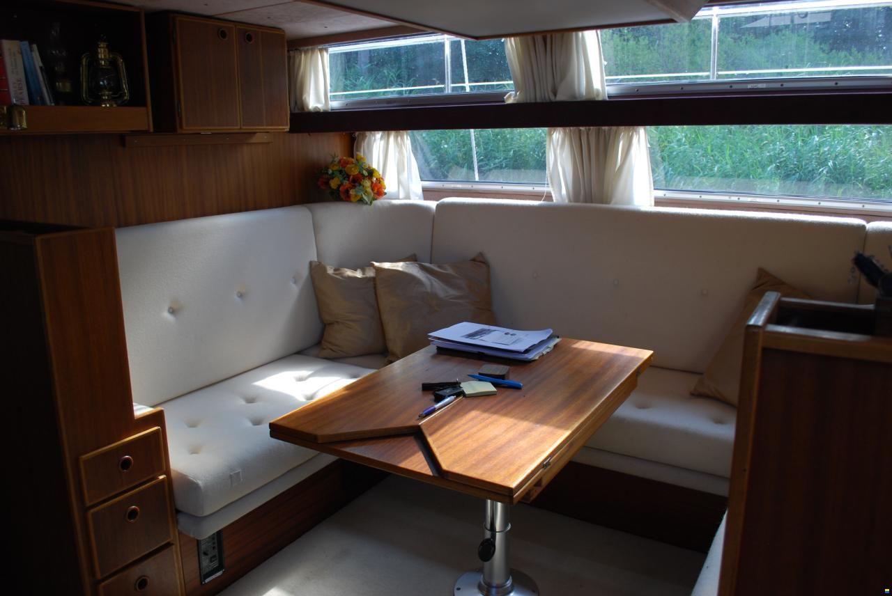 Coronet Commander 38`