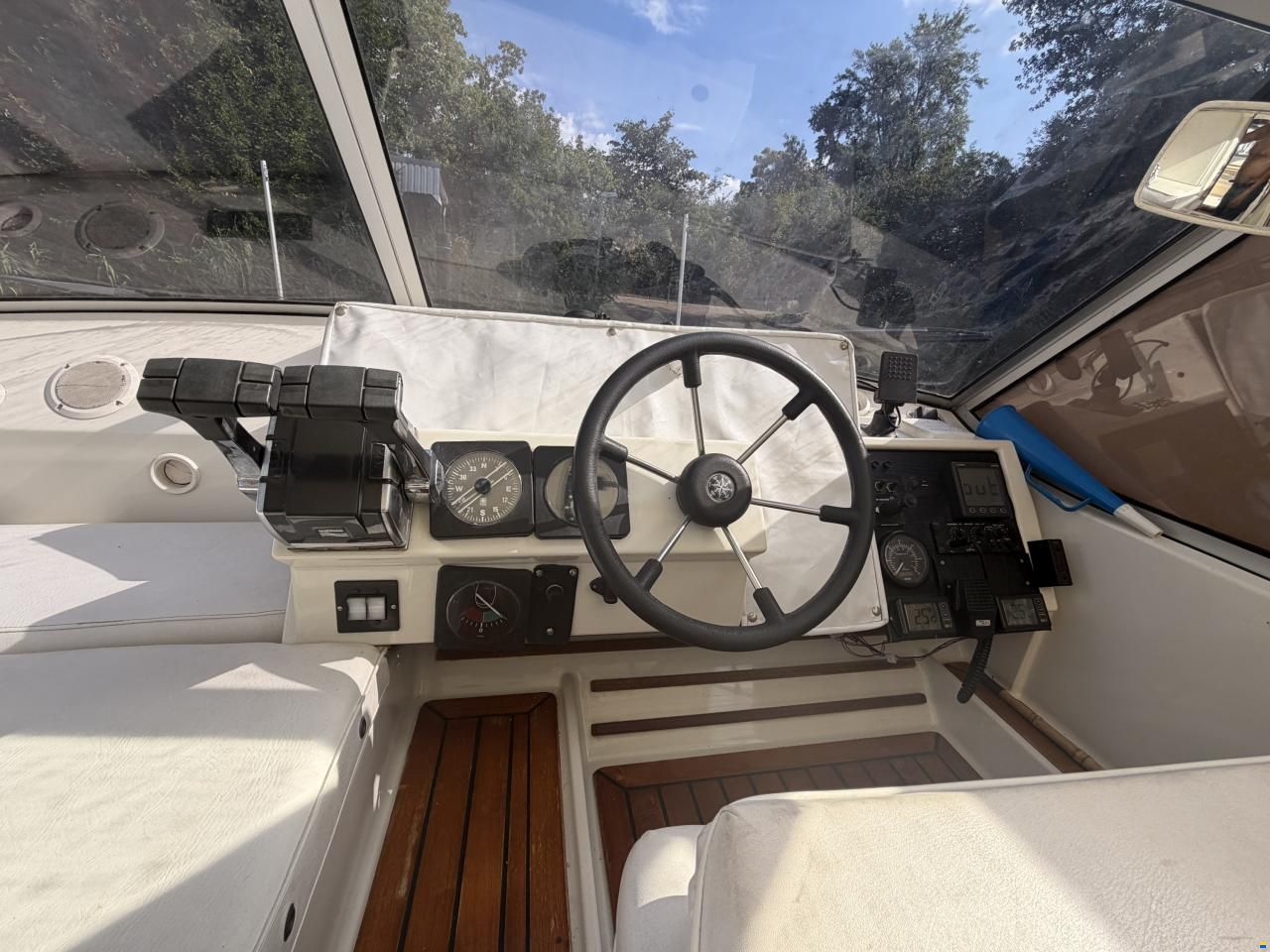 Coronet Commander 38`