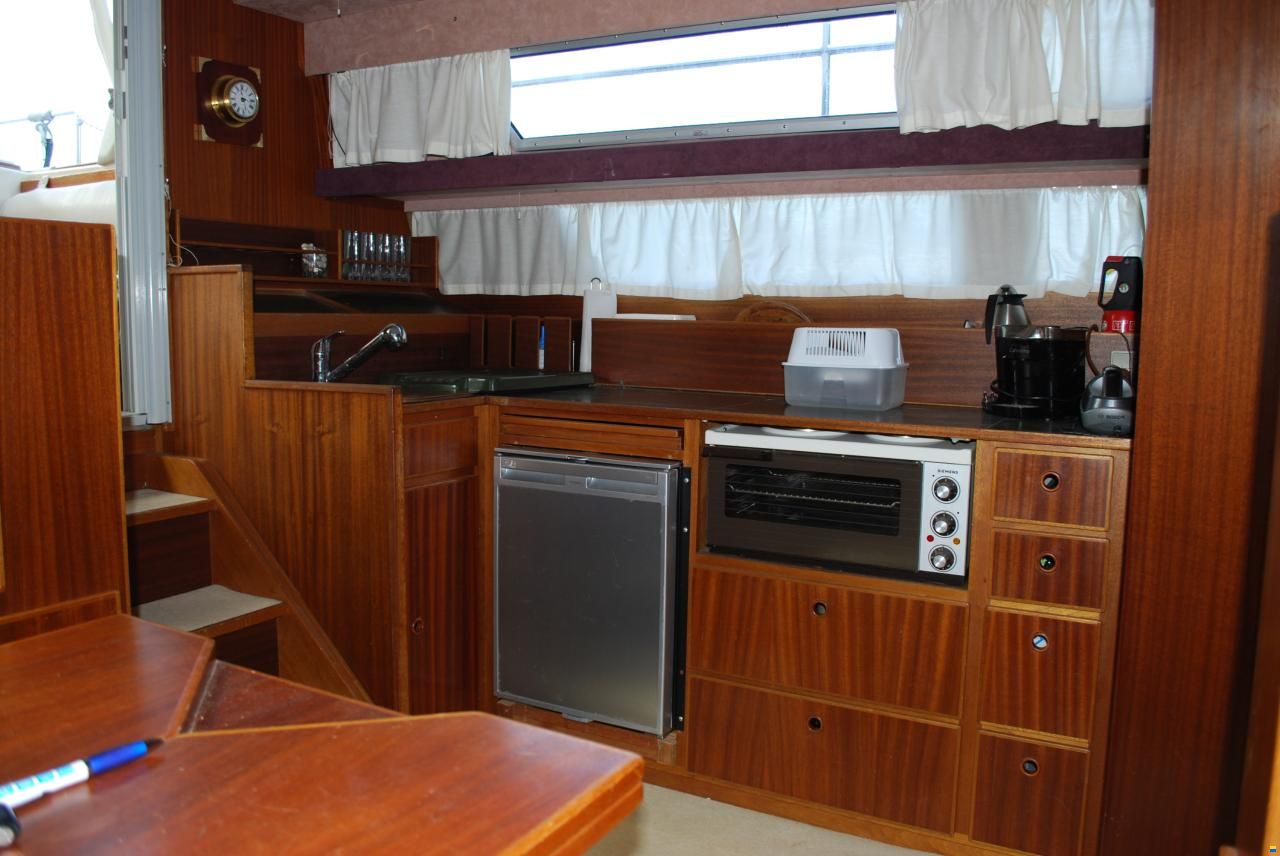 Coronet Commander 38`