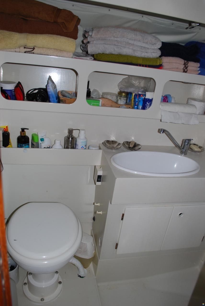 Coronet Commander 38`