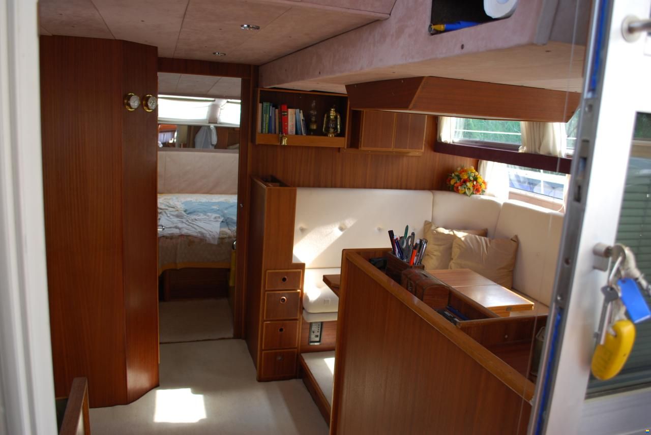 Coronet Commander 38`
