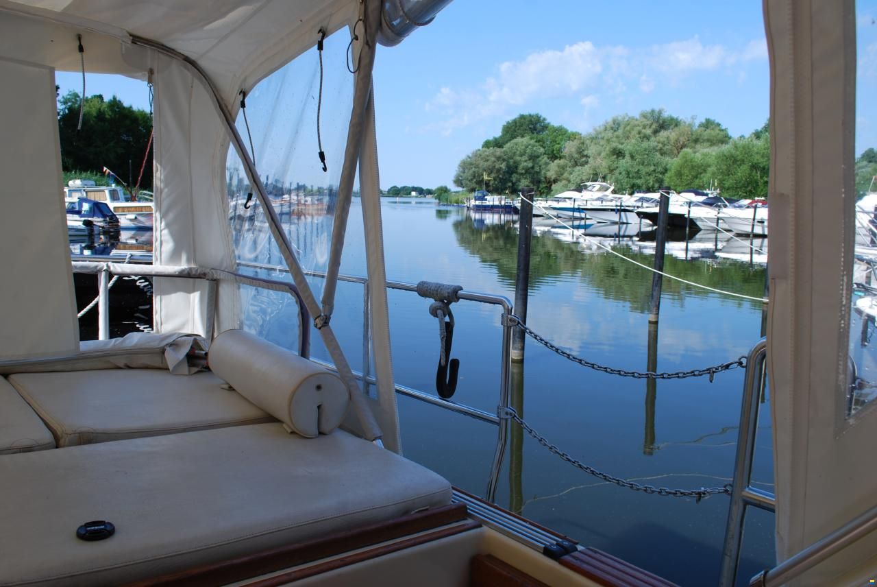 Coronet Commander 38`