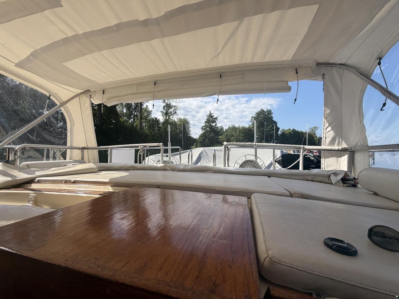 Coronet Commander 38`