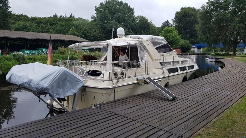 Coronet Commander 38`