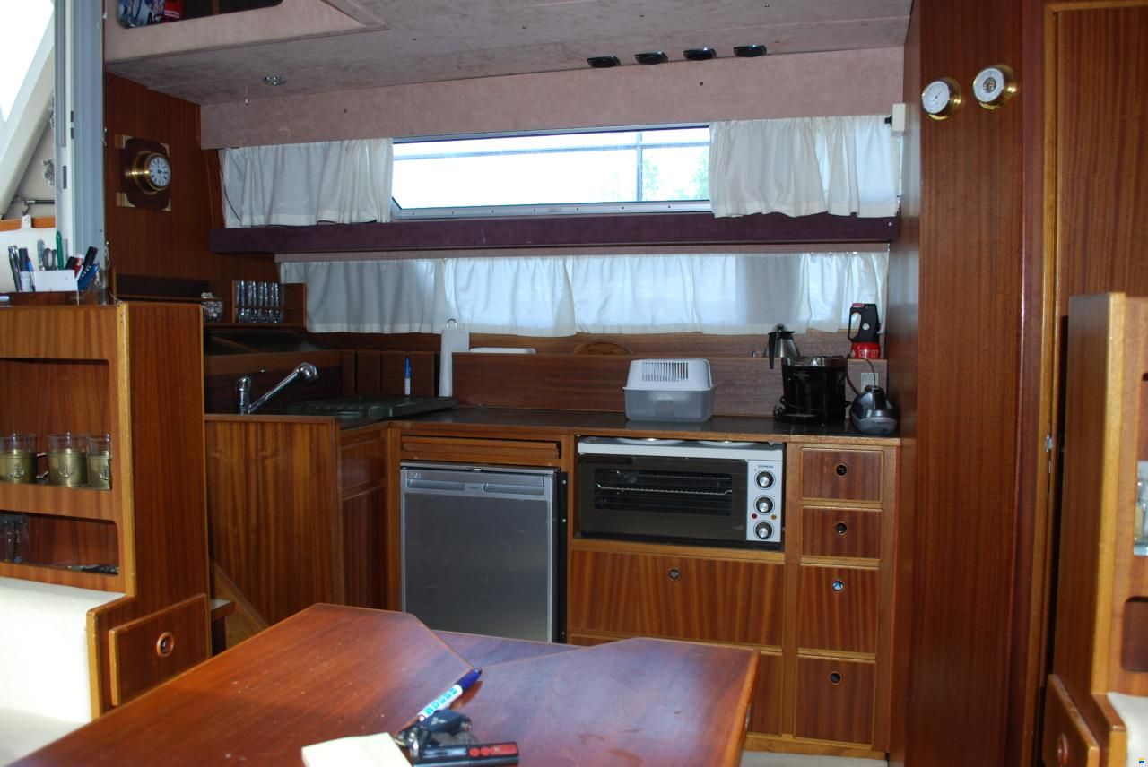Coronet Commander 38`