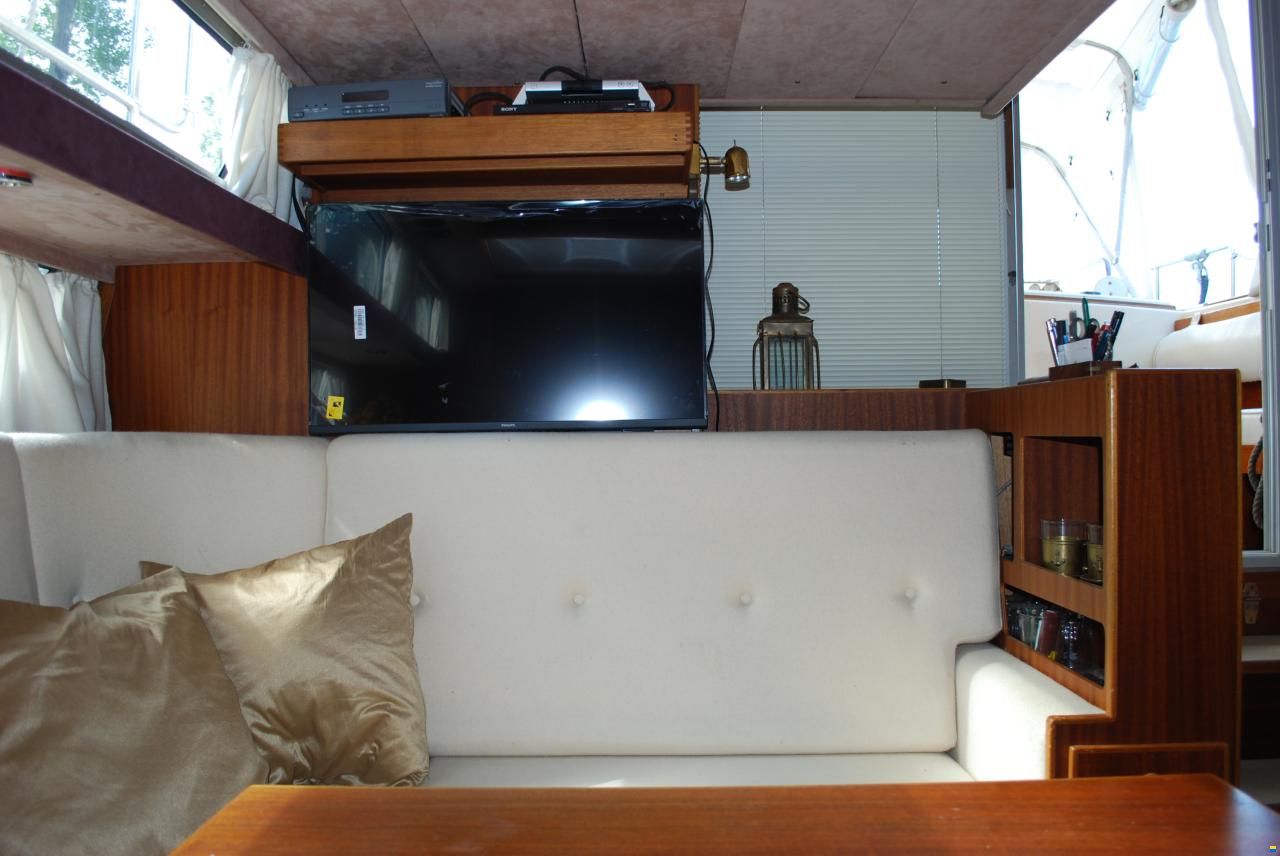 Coronet Commander 38`
