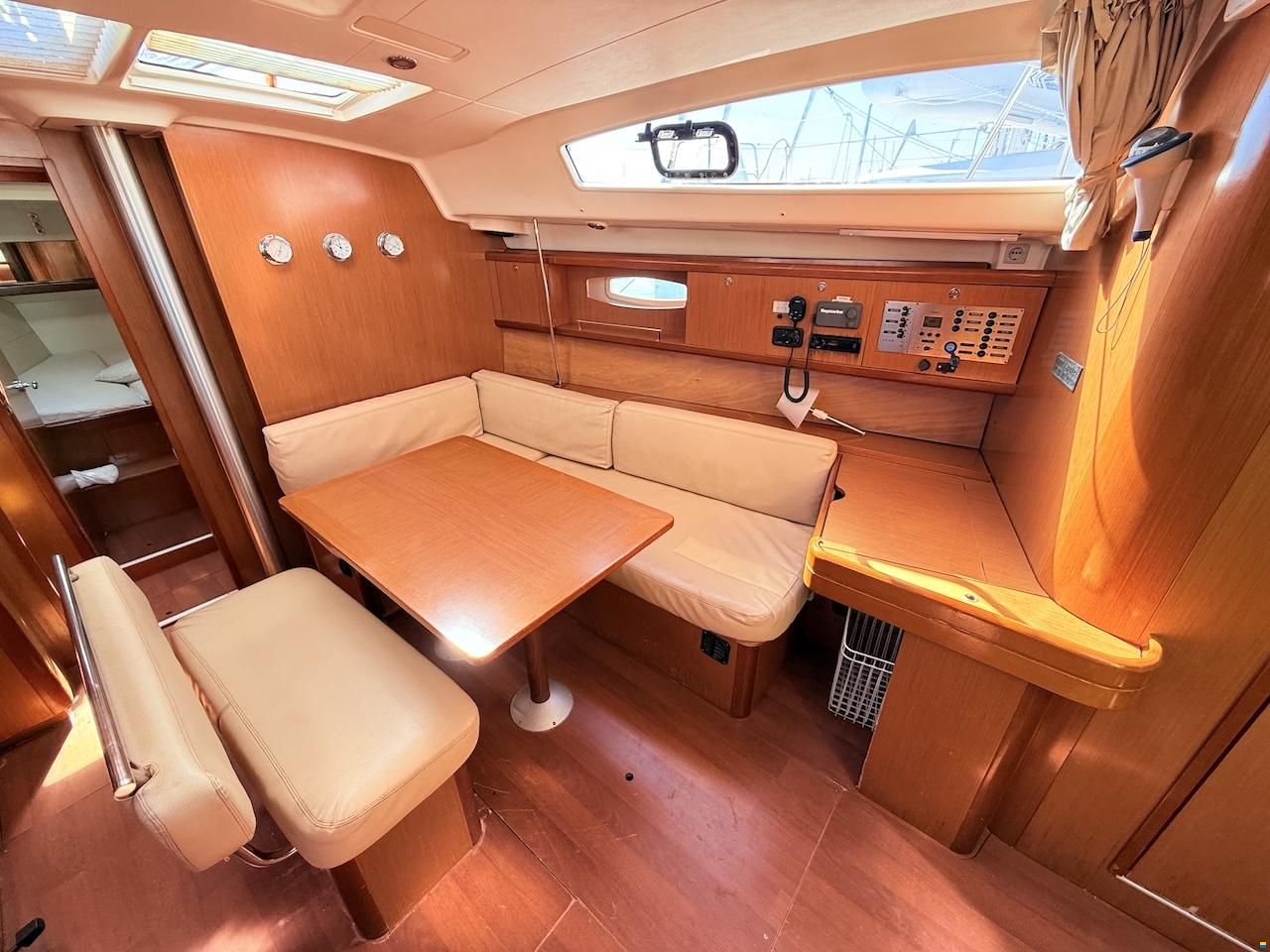 Beneteau Oceanis 43