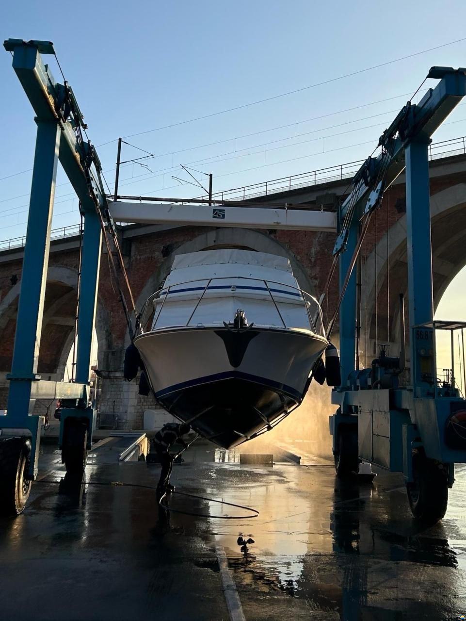 Bertram 28 Fly