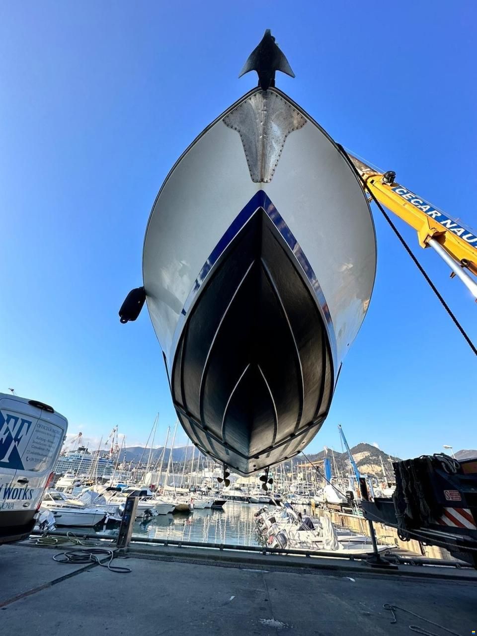 Bertram 28 Fly